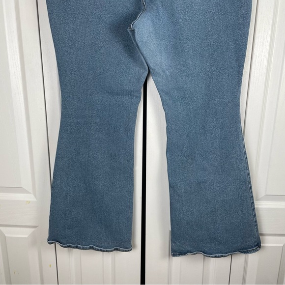 Jessica Simpson Charmed Flare Jeans Womens Plus Size 22W Blue Light Wash Stretch - Picture 9 of 14